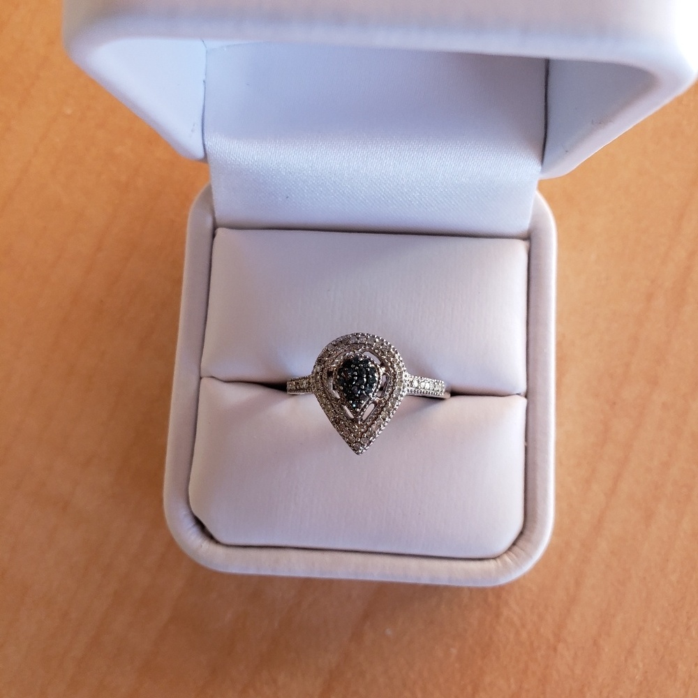 MAKE OFFER MUST GO Blue diamond ring in white gold
